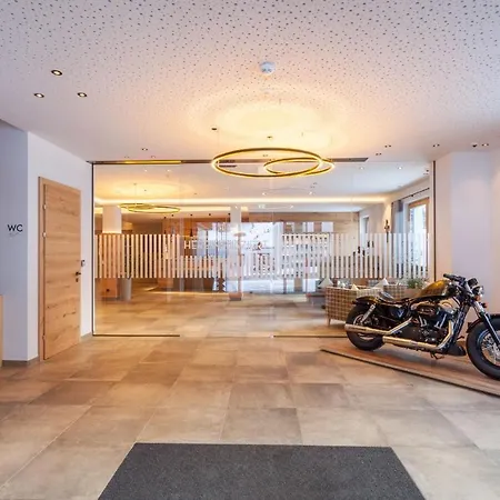 Luggi Hotel 2*